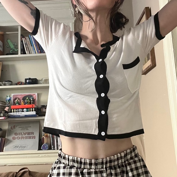 dazy • white & black short sleeve button-up cropped top with front pocket - Picture 10 of 14